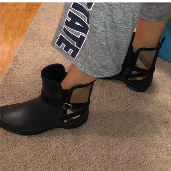 Burberry Rain boots - Picture 1 of 3
